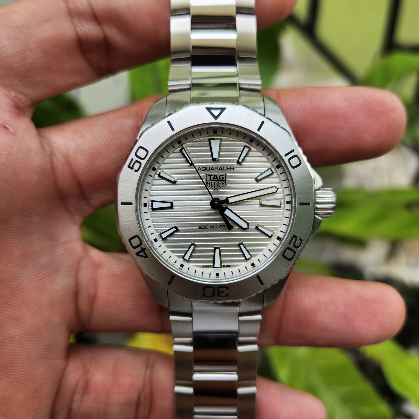 Tag Heuer Aquaracer Professional 200 Silver Sunray Brushed Dial 40mm - Complete Set 
