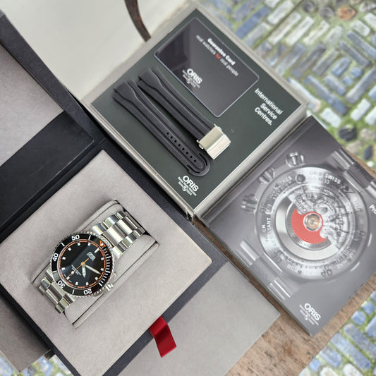 Oris Aquis Date Ceramic Bezel Orange Accent in Black Dial 43mm - Complete Set