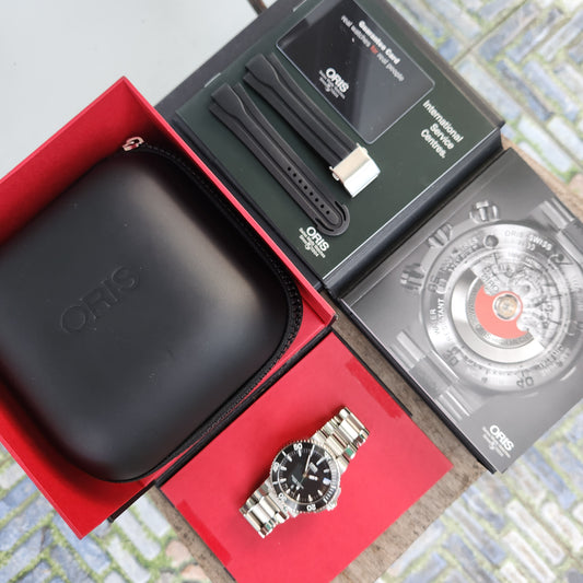 Oris Aquis Date Ceramic Matte Bezel in Black Dial 43mm - Complete Set