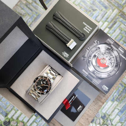 Oris Aquis Date Ceramic Bezel Orange Accent in Black Dial 43mm - Complete Set