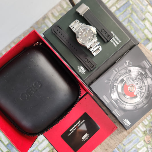 Oris Aquis Date Ceramic Bezel in Grey Dial 43mm - Complete Set