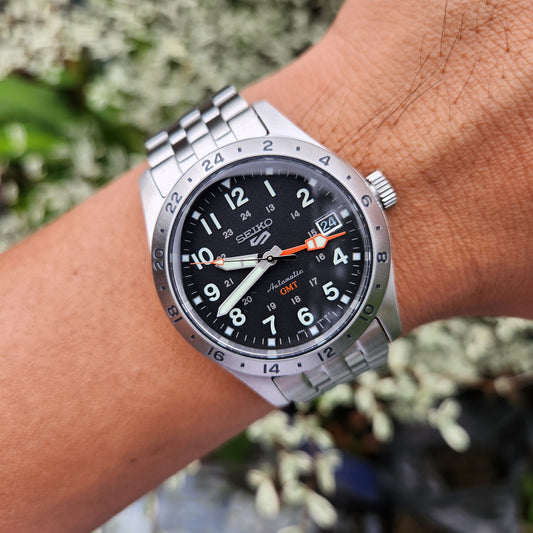 Seiko 5 SKX Sports GMT Explorer 39mm Black Dial - Complete Set (Brand New)