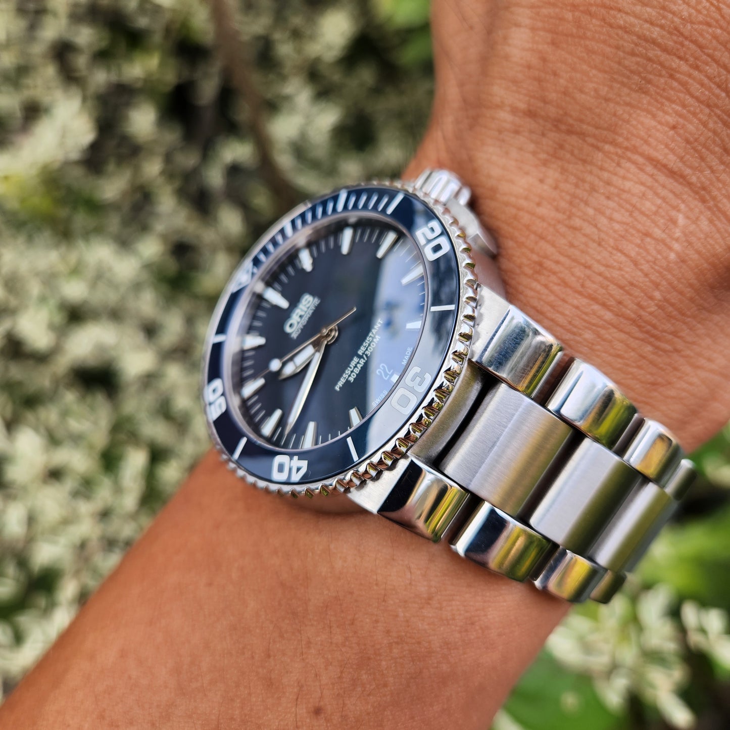 Oris Aquis Date Ceramic Bezel Blue Dial 43mm