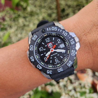 Luminox Carbonox RSC Navy Seal 45mm Black Dial - Complete Set