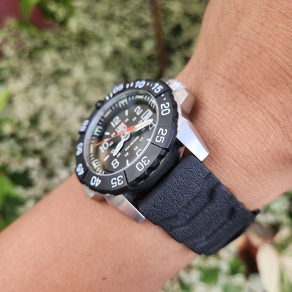 Luminox Carbonox RSC Navy Seal 45mm Black Dial - Complete Set