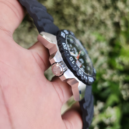 Luminox Carbonox RSC Navy Seal 45mm Black Dial - Complete Set