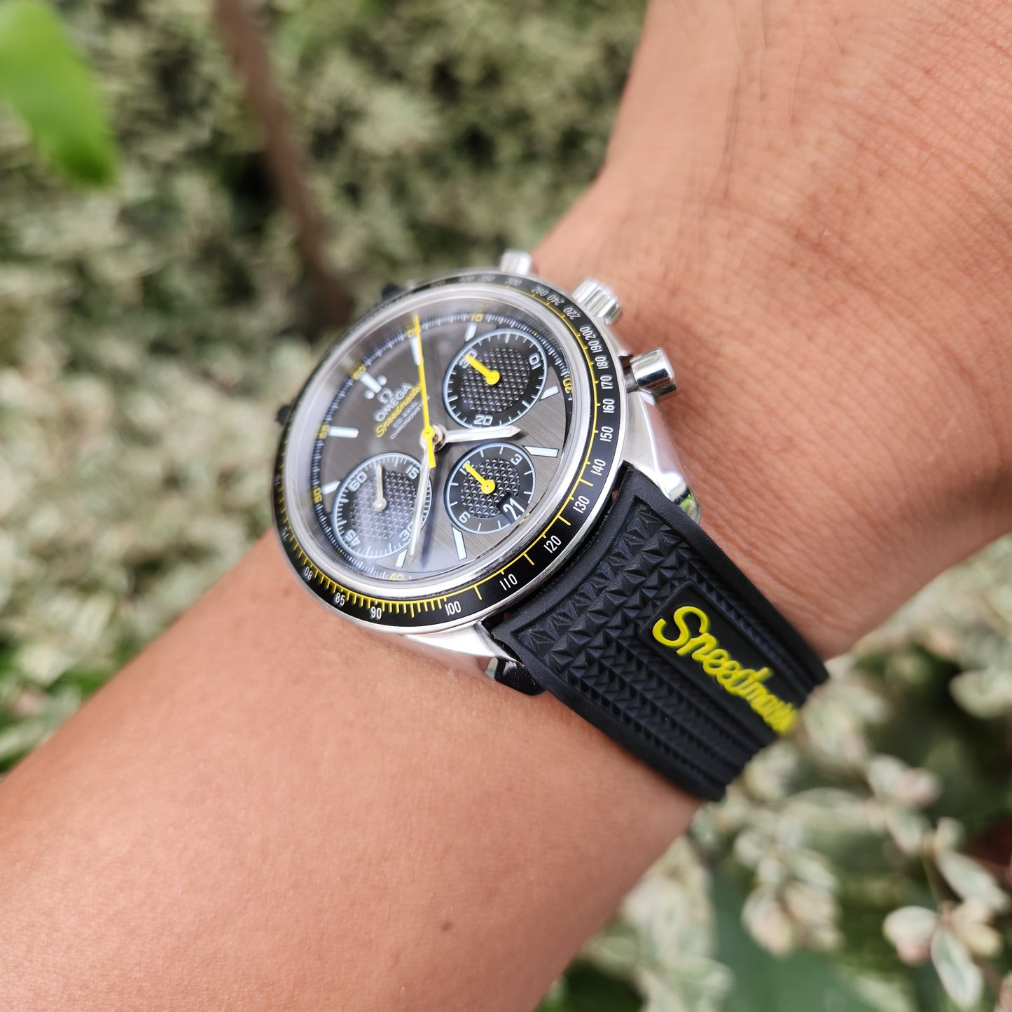 Omega Speedmaster Racing Co-Axial Chronometer Chronograph Grey Sunburst Dial with Yellow Accents - Complete Set