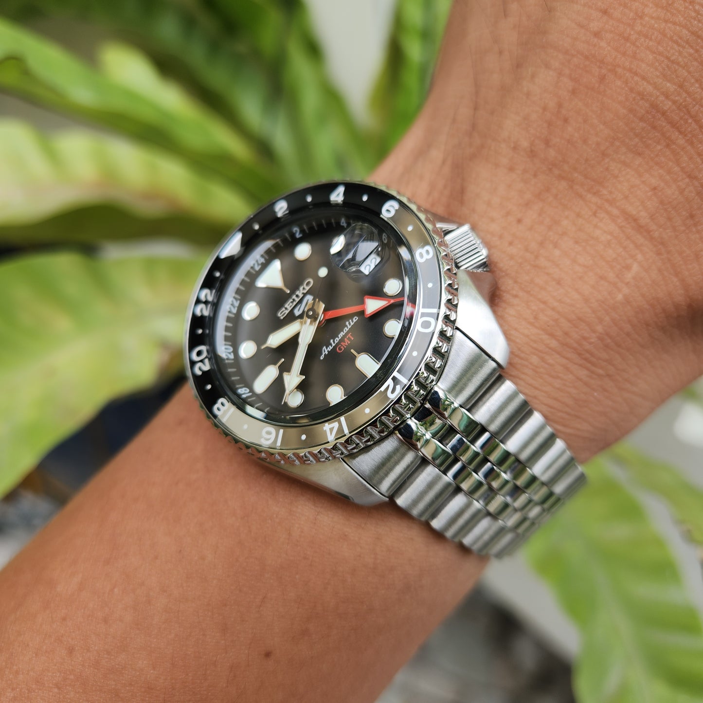 Seiko 5 SKX Sports GMT 'Bruce Wayne' 42.5mm - Complete Set