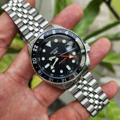 Seiko 5 SKX Sports GMT 'Bruce Wayne' 42.5mm - Complete Set