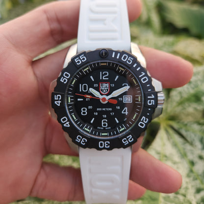Luminox Carbonox RSC Navy Seal 45mm Black Dial - Complete Set