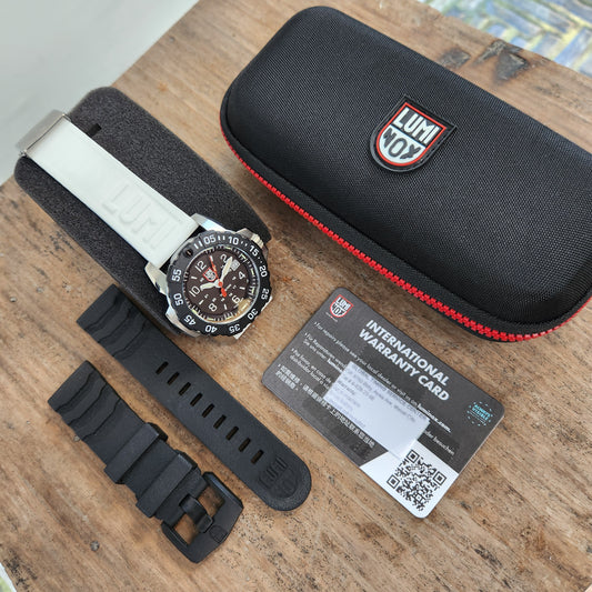 Luminox Carbonox RSC Navy Seal 45mm Black Dial - Complete Set
