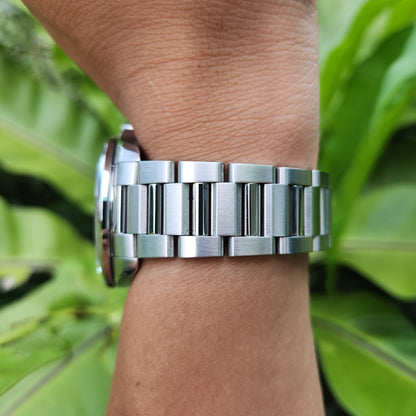 Tag Heuer Grand Carrera Calibre 8 Grande Date GMT Chronometer in Silver Dial 42.5mm - Complete Set