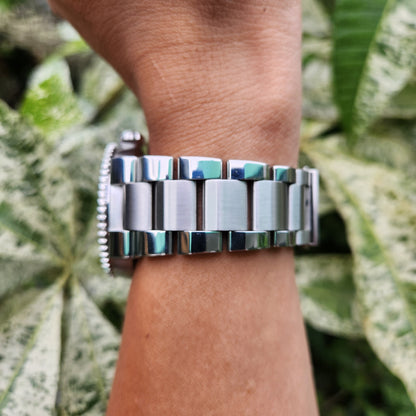 Oris Aquis Date Ceramic Bezel Orange Accent in Black Dial 43mm - Complete Set