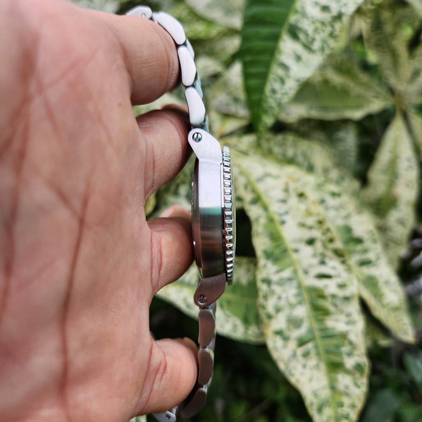 Oris Aquis Date Ceramic Bezel Orange Accent in Black Dial 43mm - Complete Set