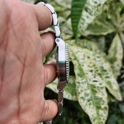 Oris Aquis Date Ceramic Bezel Orange Accent in Black Dial 43mm - Complete Set