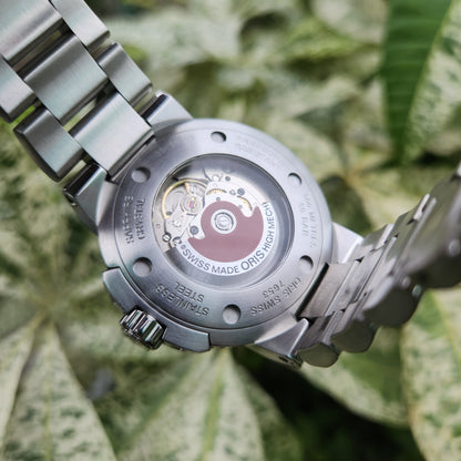 Oris Aquis Date Ceramic Bezel Orange Accent in Black Dial 43mm - Complete Set