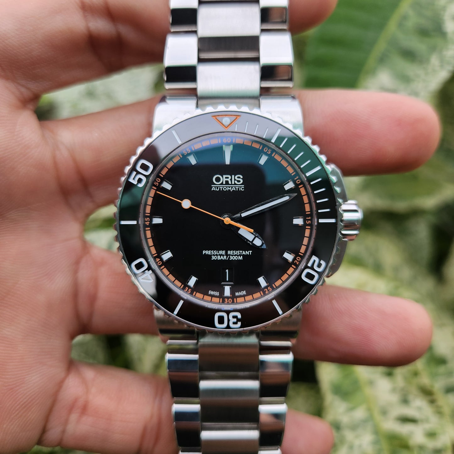 Oris Aquis Date Ceramic Bezel Orange Accent in Black Dial 43mm - Complete Set