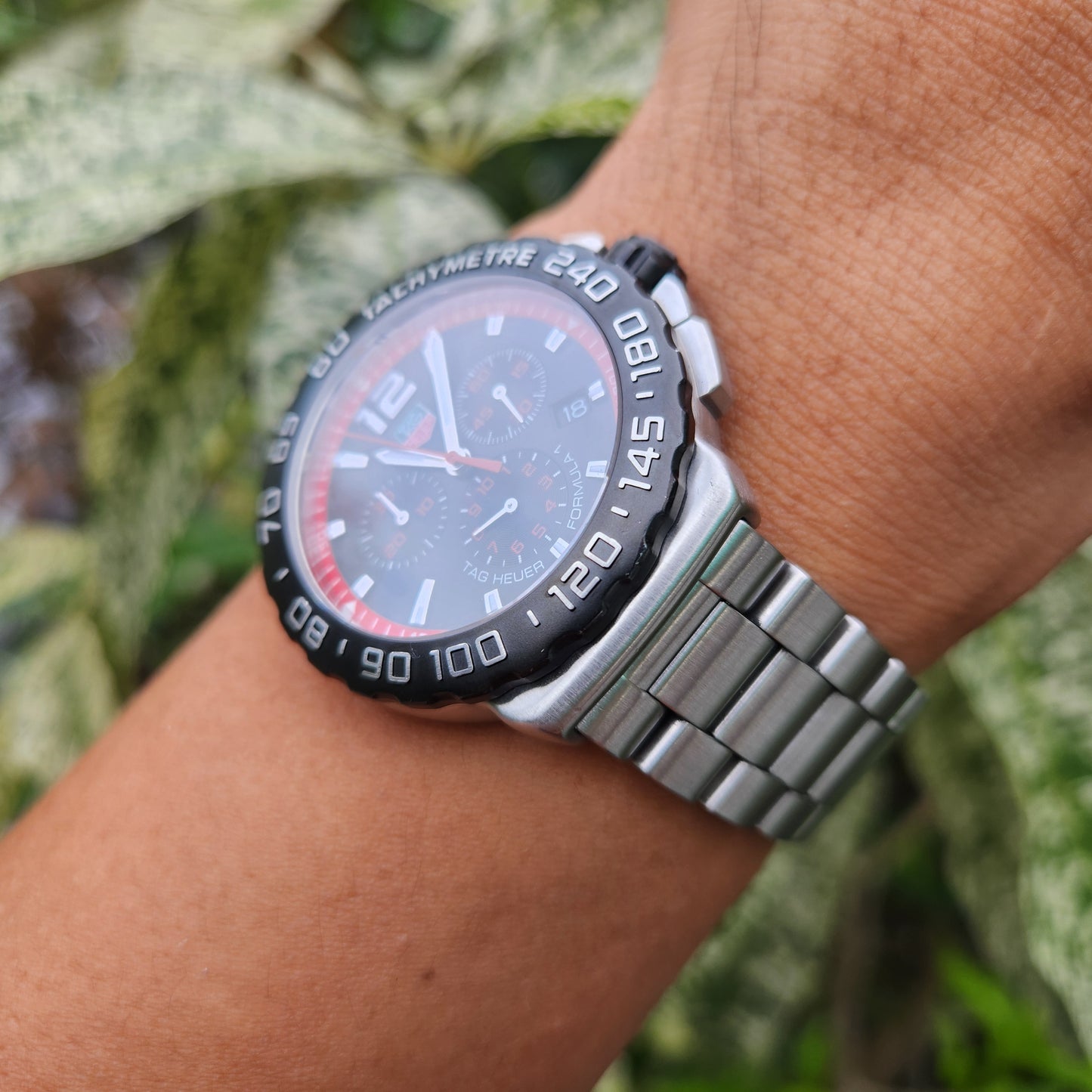 Tag Heuer F1 Chronograph Red Accents in Black Dial 42mm - Complete Set