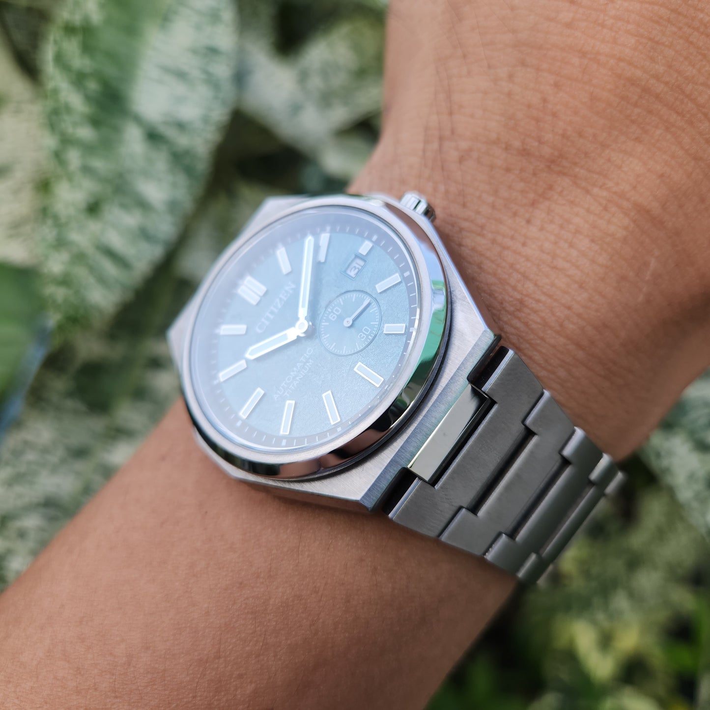 Citizen Zenshin Super Titanium Small Seconds 40.5mm in Textured Green Dial - Complete Set