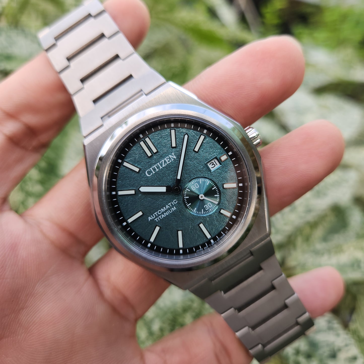 Citizen Zenshin Super Titanium Small Seconds 40.5mm in Textured Green Dial - Complete Set