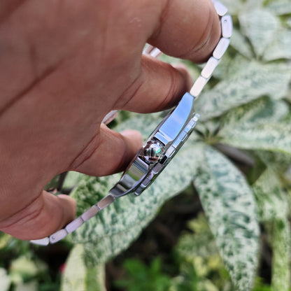 Tag Heuer F1 Steel Alu Black Bezel / Red Indeces in Grey Sunray Dial 43mm - Complete Set (2024 model)