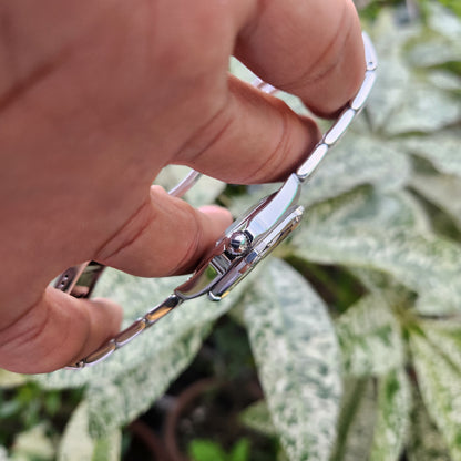 Tag Heuer Ladies Aquaracer Two-Tone Solid Gold 18k Bezel in Mother of Pearl White Dial with Diamonds 32mm