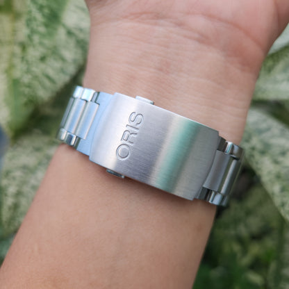 Oris Aquis Date Ceramic Matte Bezel in Black Dial 43mm - Complete Set