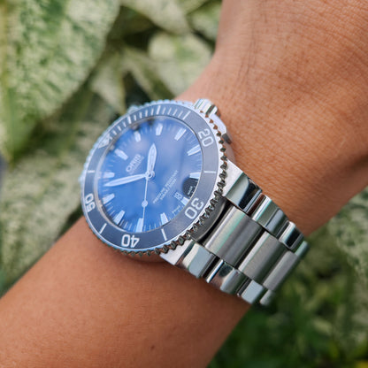 Oris Aquis Date Ceramic Matte Bezel in Black Dial 43mm - Complete Set