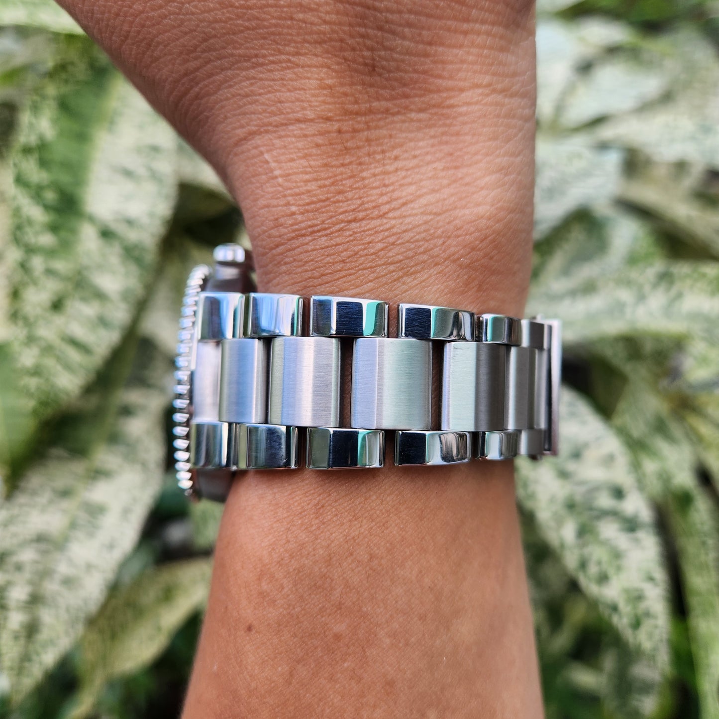 Oris Aquis Date Ceramic Matte Bezel in Black Dial 43mm - Complete Set