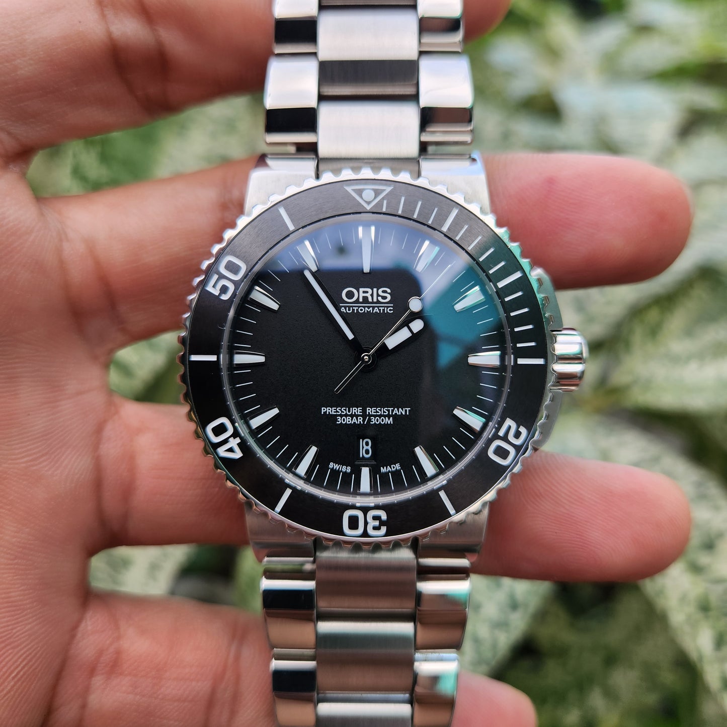 Oris Aquis Date Ceramic Matte Bezel in Black Dial 43mm - Complete Set