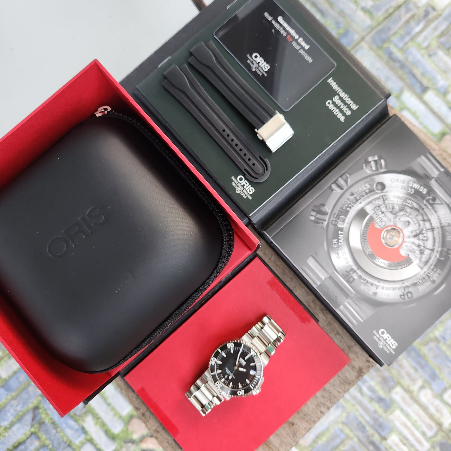 Oris Aquis Date Ceramic Matte Bezel in Black Dial 43mm - Complete Set