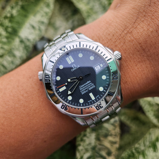 Omega Seamaster 300M Chronometer Diver Date Steel Bezel in Blue Wave Dial - Complete Set