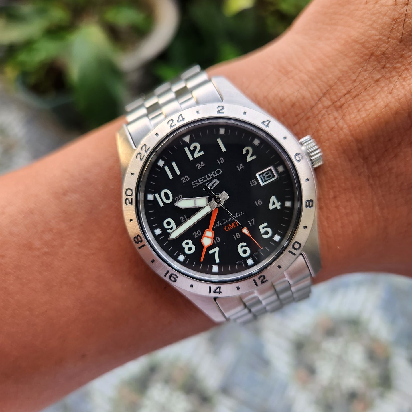 Seiko 5 SKX Sports GMT Explorer 39mm Black Dial - Complete Set (Brand New)