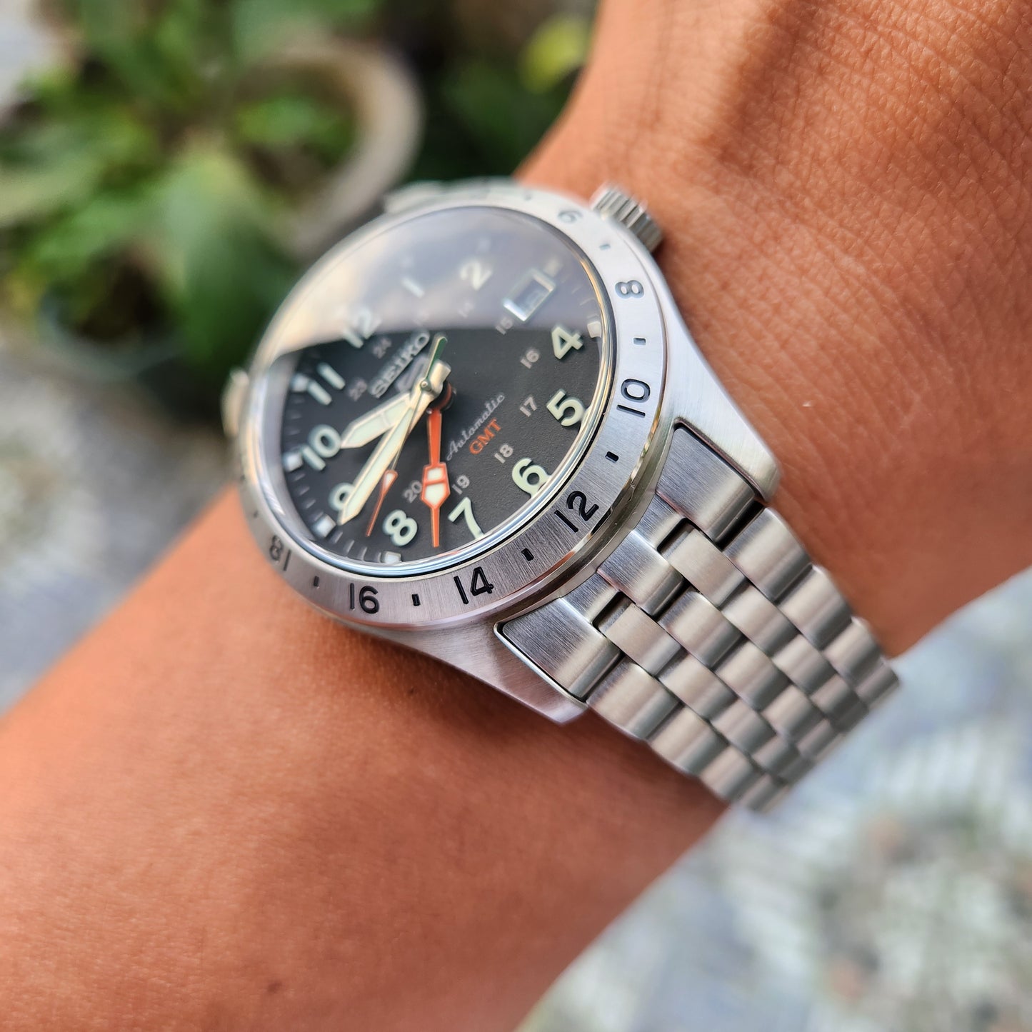 Seiko 5 SKX Sports GMT Explorer 39mm Black Dial - Complete Set (Brand New)