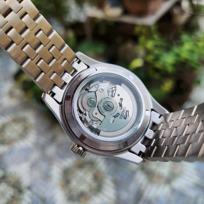 Seiko 5 SKX Sports GMT Explorer 39mm Black Dial - Complete Set (Brand New)