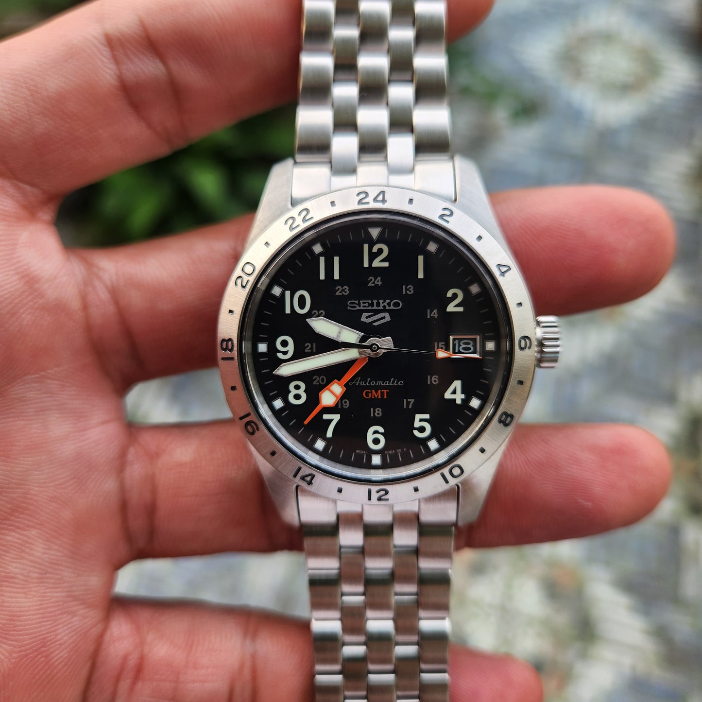 Seiko 5 SKX Sports GMT Explorer 39mm Black Dial - Complete Set (Brand New)