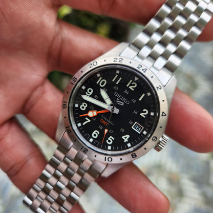 Seiko 5 SKX Sports GMT Explorer 39mm Black Dial - Complete Set (Brand New)
