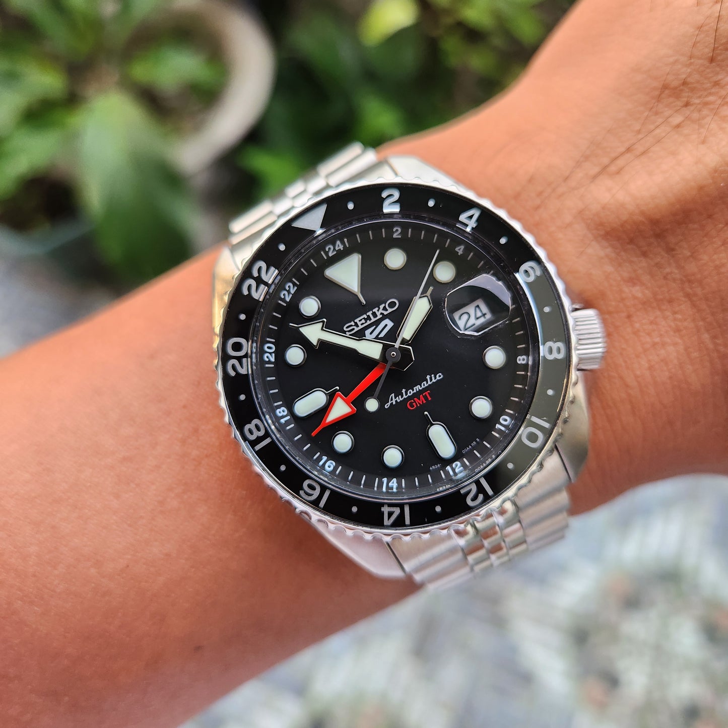 Seiko 5 SKX Sports GMT 'Bruce Wayne' 42.5mm - Complete Set