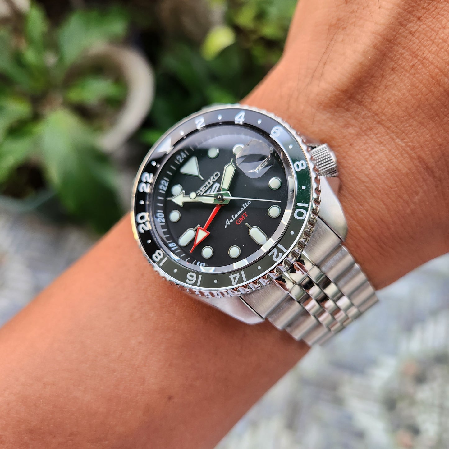 Seiko 5 SKX Sports GMT 'Bruce Wayne' 42.5mm - Complete Set