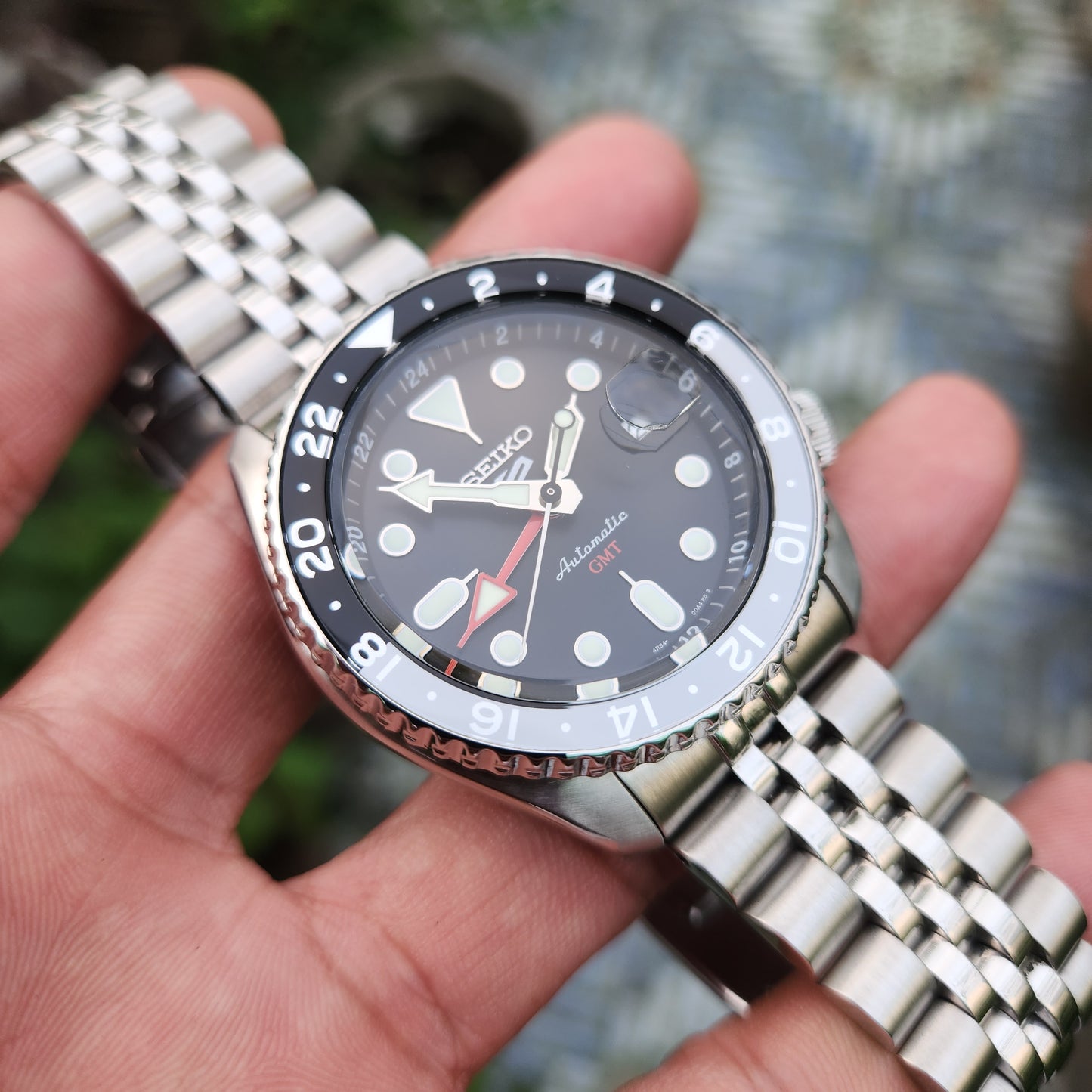 Seiko 5 SKX Sports GMT 'Bruce Wayne' 42.5mm - Complete Set