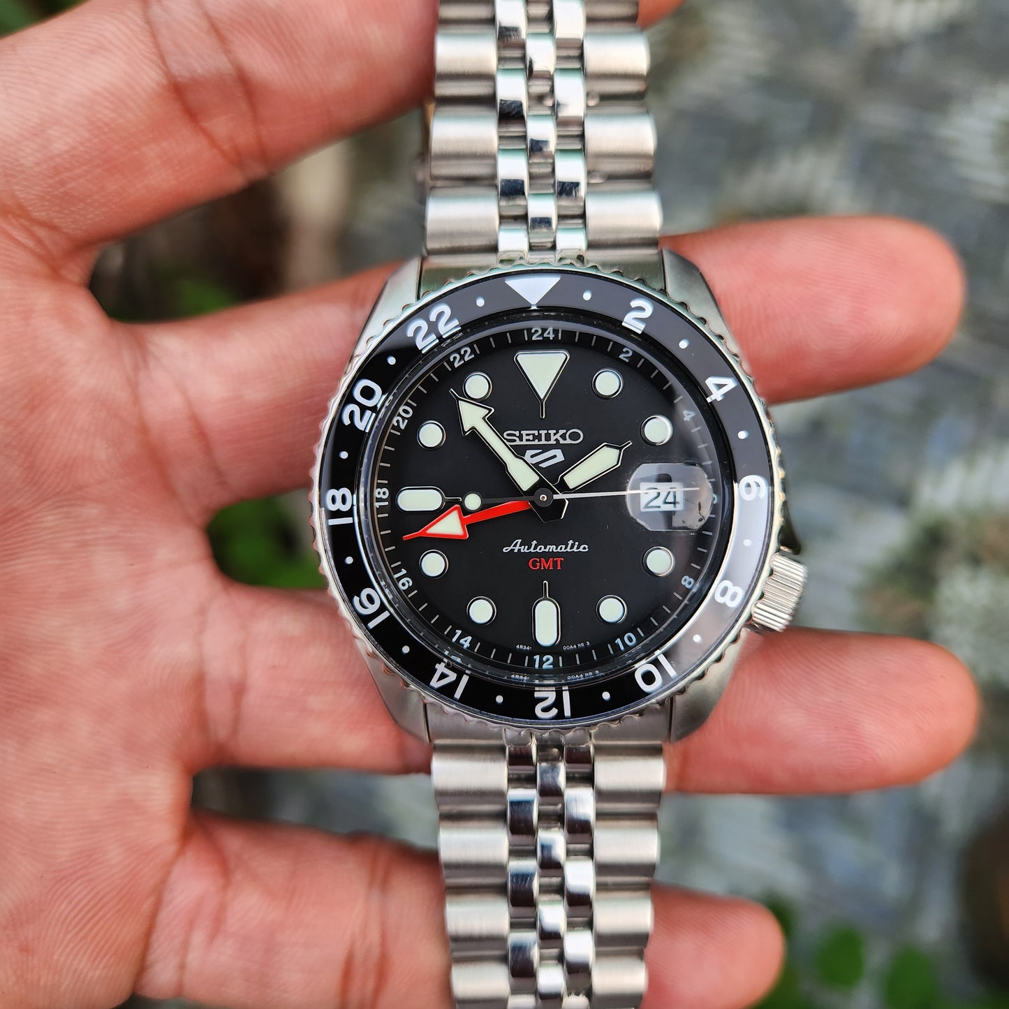 Seiko 5 SKX Sports GMT 'Bruce Wayne' 42.5mm - Complete Set