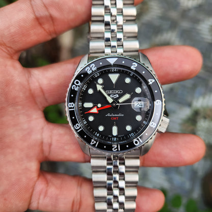 Seiko 5 SKX Sports GMT 'Bruce Wayne' 42.5mm - Complete Set