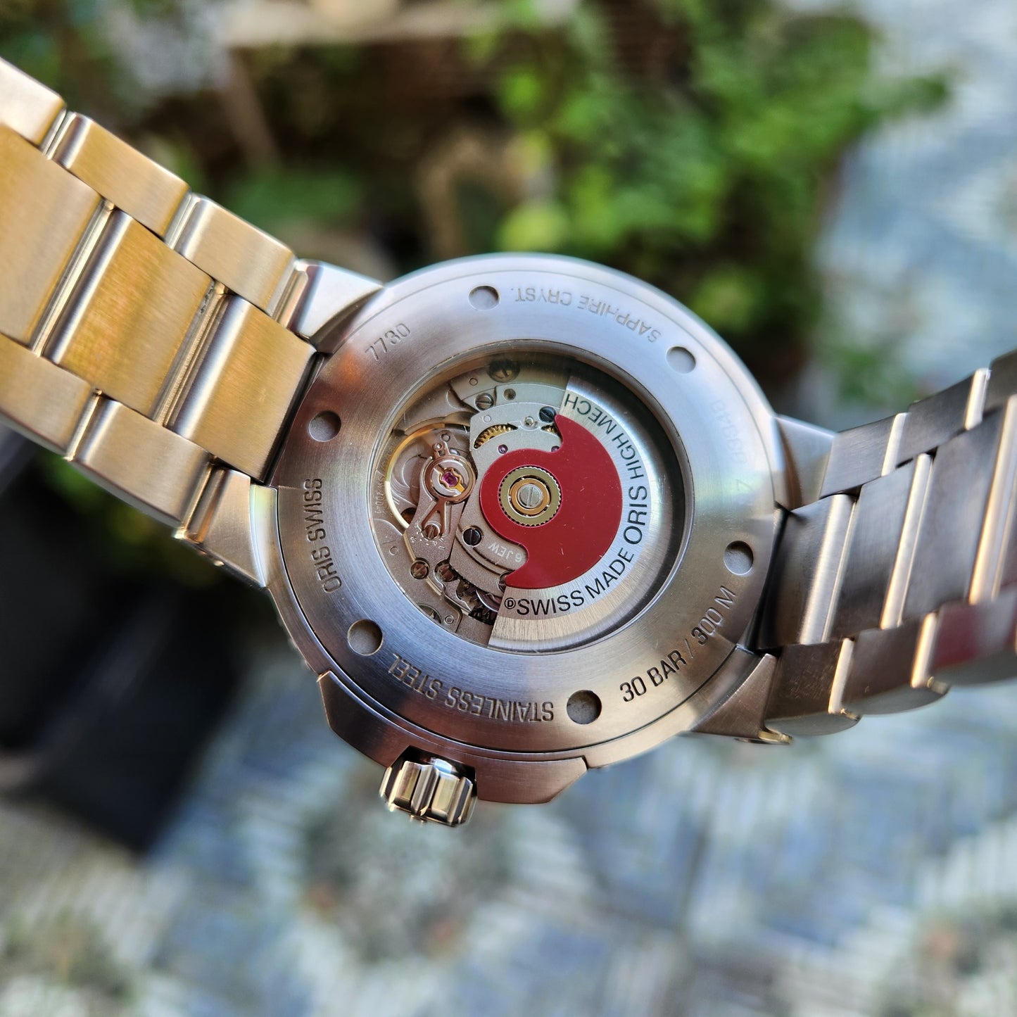 Oris Aquis Date Relief Red Needle in Sunray Grey Dial 43.5mm - Complete Set