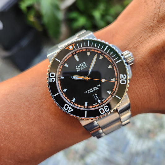 Oris Aquis Date Ceramic Bezel Orange Accent in Black Dial 43mm - Complete Set