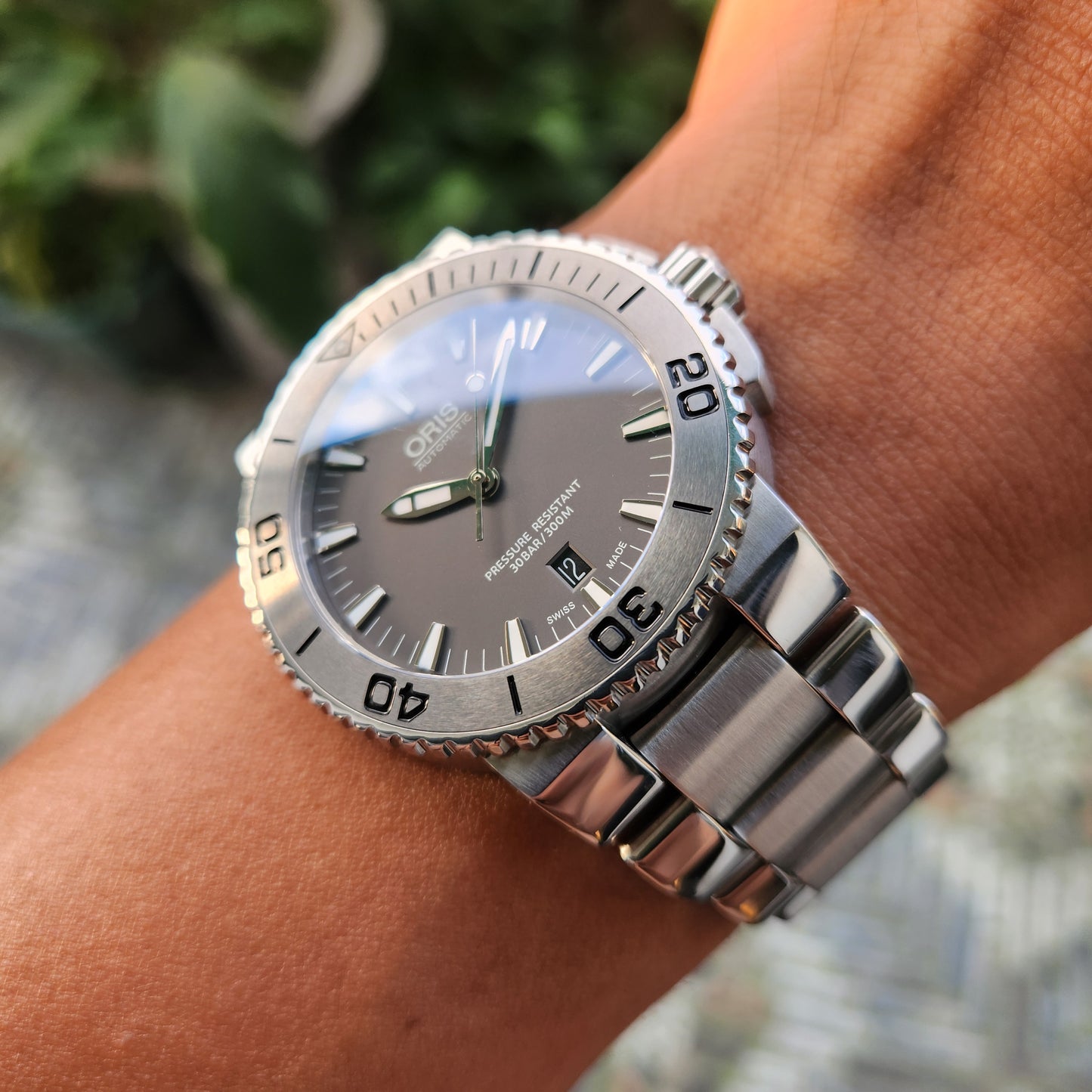 Oris Aquis Date Ceramic Bezel in Grey Dial 43mm - Complete Set