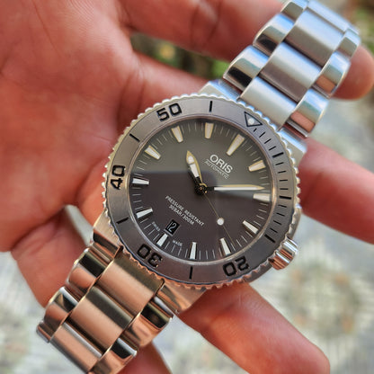 Oris Aquis Date Ceramic Bezel in Grey Dial 43mm - Complete Set