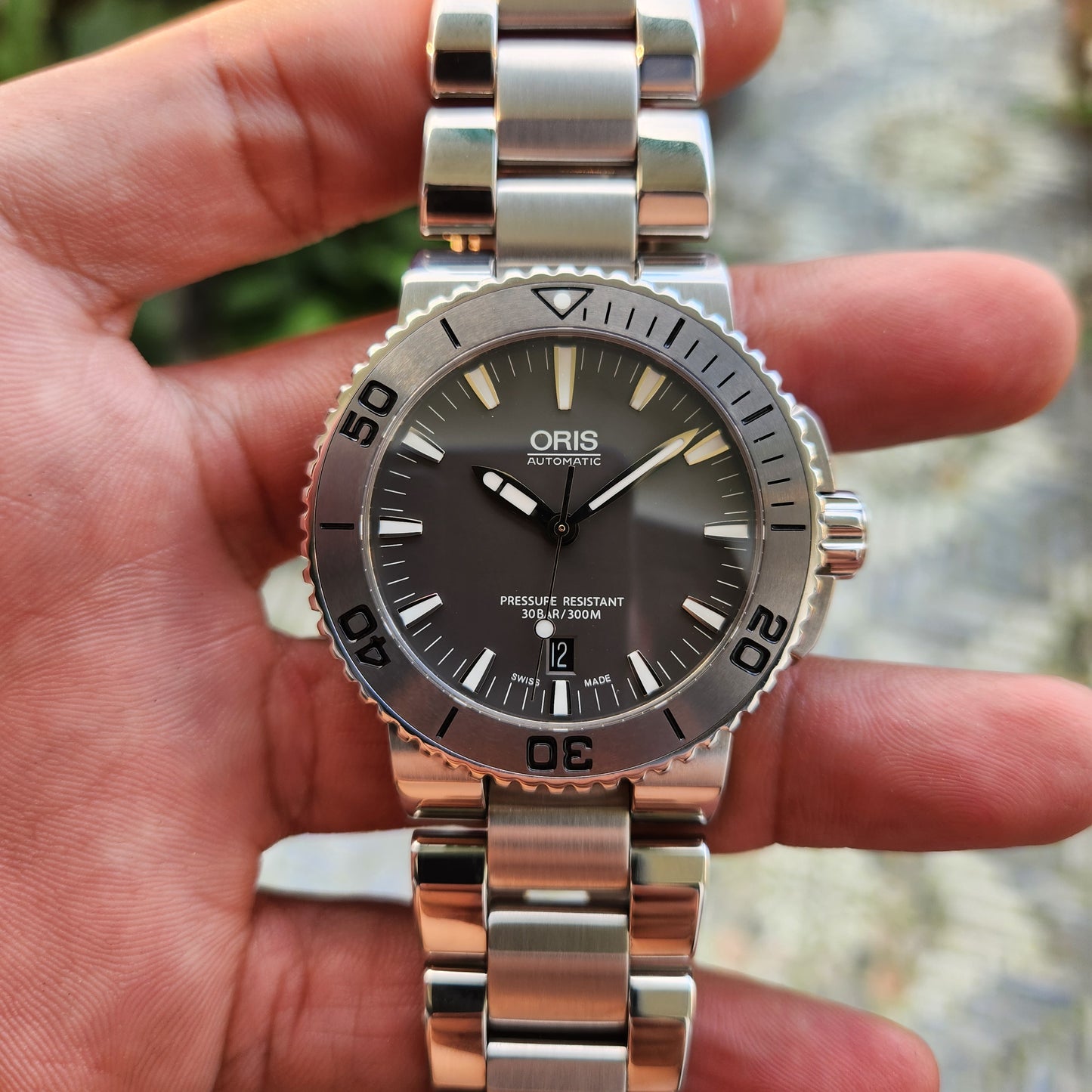 Oris Aquis Date Ceramic Bezel in Grey Dial 43mm - Complete Set