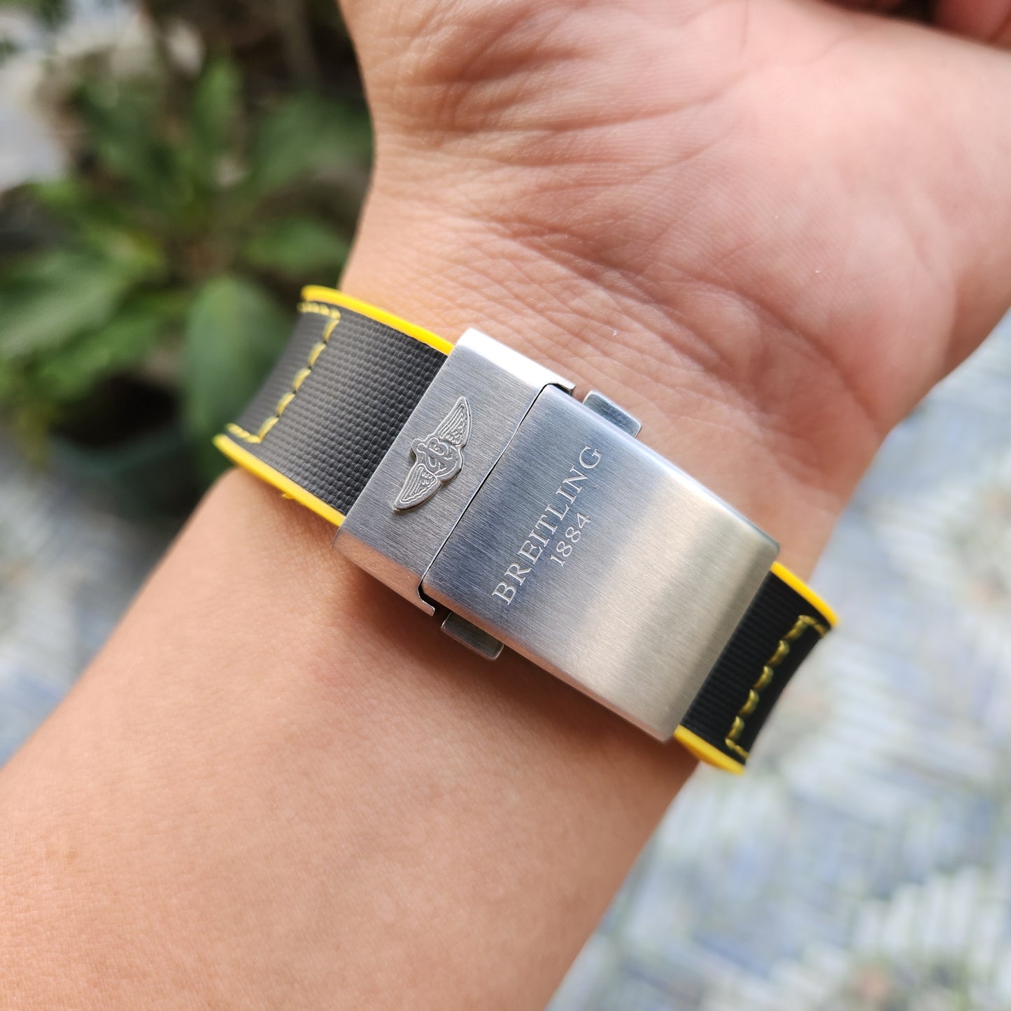 Breitling Avenger II Seawolf 3000M Super Diver Chronometer Yellow Dial 45mm