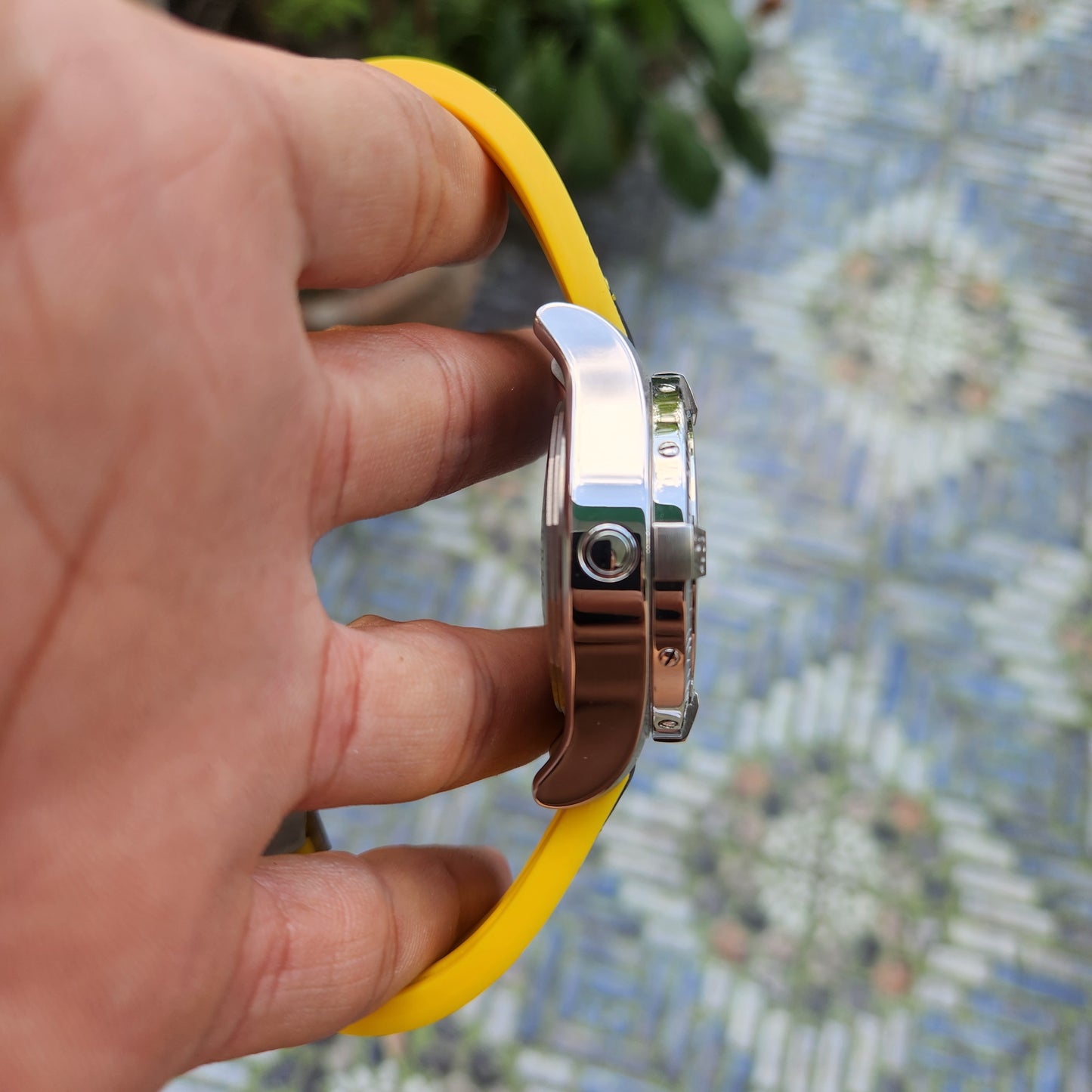 Breitling Avenger II Seawolf 3000M Super Diver Chronometer Yellow Dial 45mm