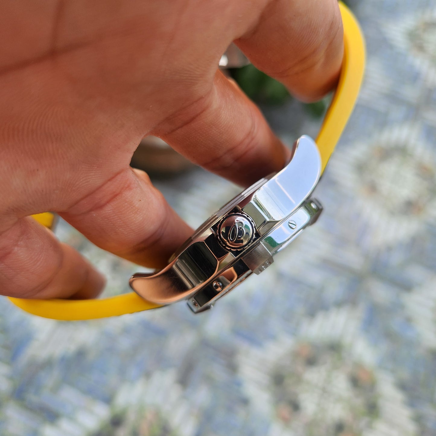 Breitling Avenger II Seawolf 3000M Super Diver Chronometer Yellow Dial 45mm